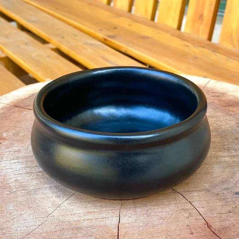 dinnerware set for sophisticated gatherings-Matte black traditional bowl.