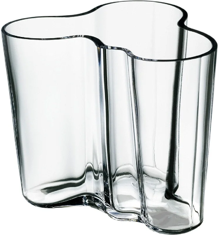 Unique modern vases for wedding decor -Iittala Alvar Aalto Vase Clear, 9,5cm